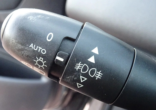 Peugeot 5008 cena 25000 przebieg: 226000, rok produkcji 2010 z Suraż małe 596